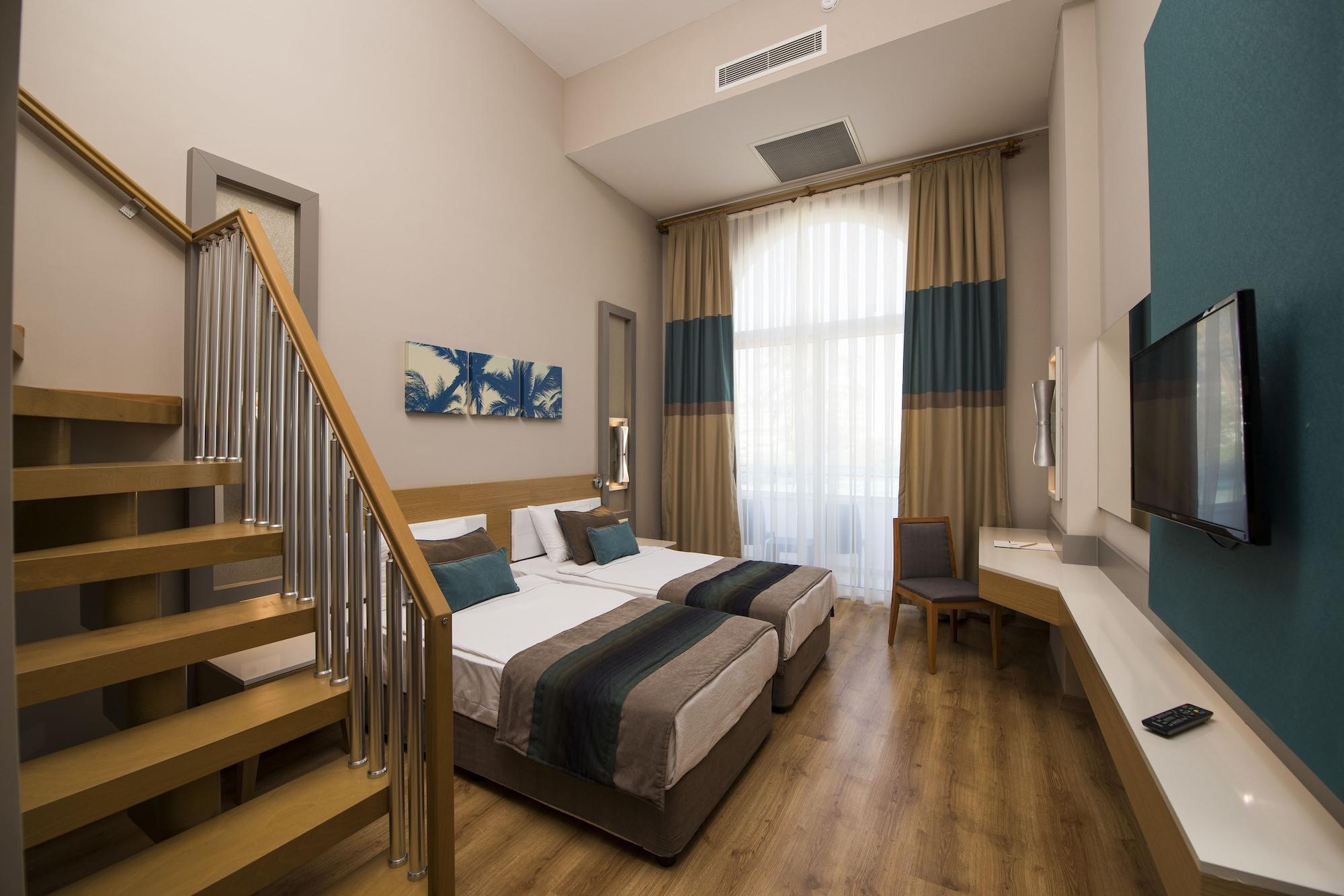Palm World Side Resort & Spa Bagian luar foto