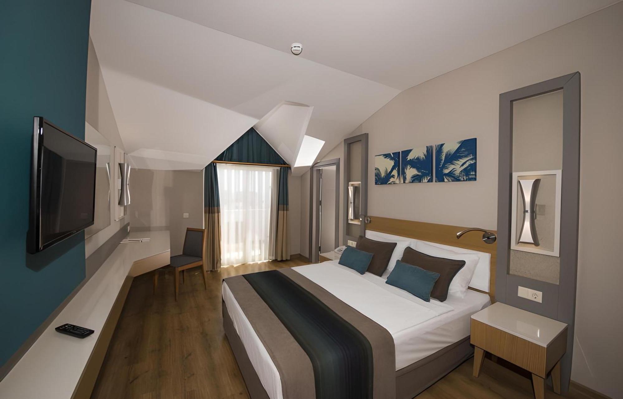 Palm World Side Resort & Spa Bagian luar foto